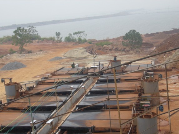 赤鐵礦選礦現場,赤鐵礦選礦設備,選赤鐵礦設備,選赤鐵礦工藝流程